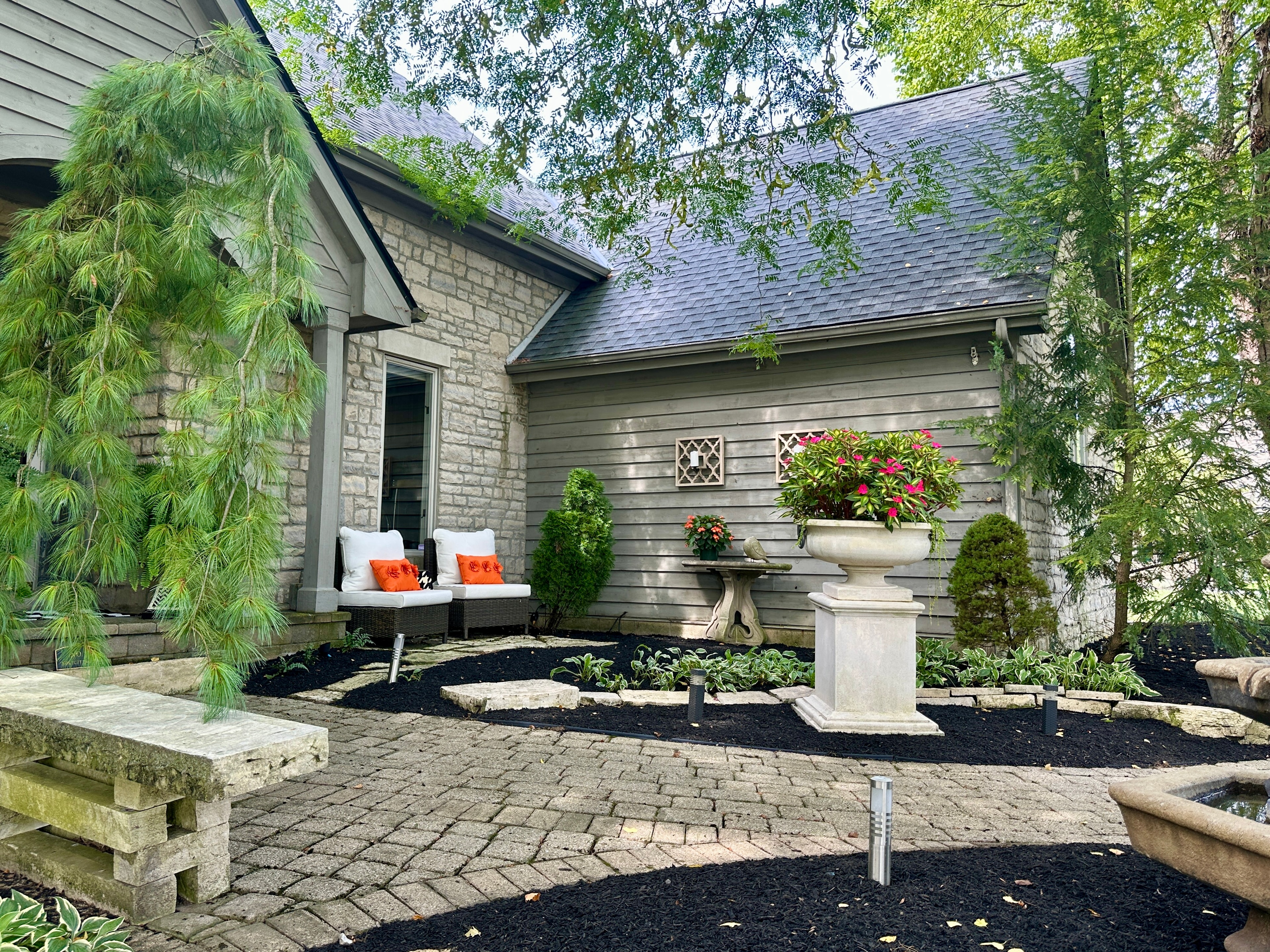Neatly trimmed hedges and garden borders — landscaping maintenance in Dublin, OH